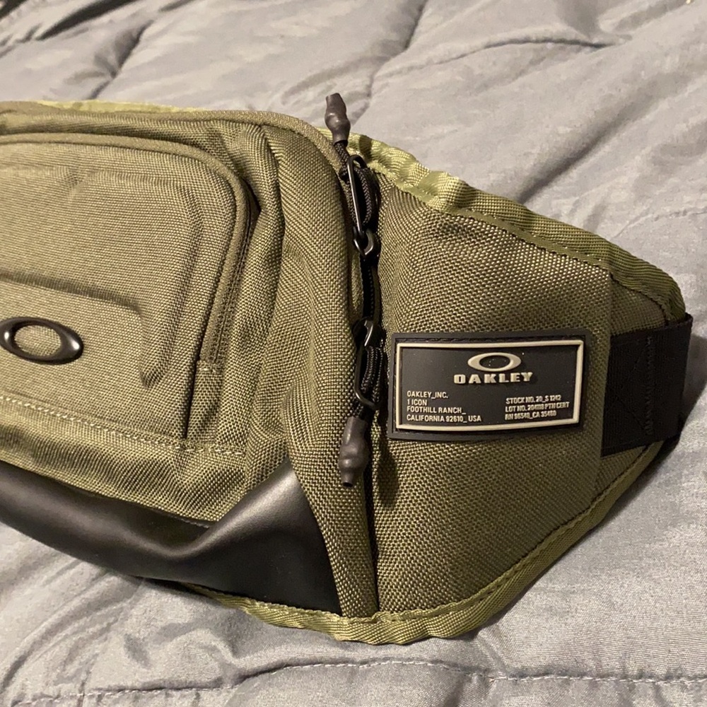 *NWT* Oakley Icon Belt Bag One-Arm Body Sling Bag - Picture 3 of 12